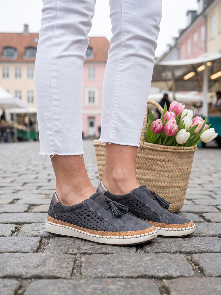 HIGHEND::louise-comfort-instappers::lifestyle-03-market